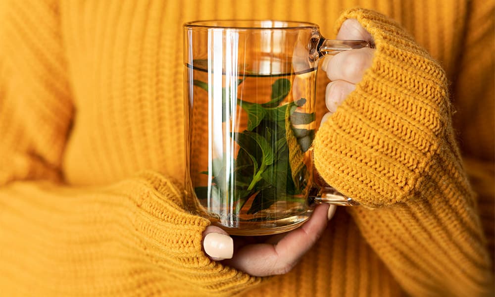 Learn how spearmint tea helps manage PCOS by reducing testosterone levels, improving hormonal balance, and easing symptoms like acne and hirsutism.