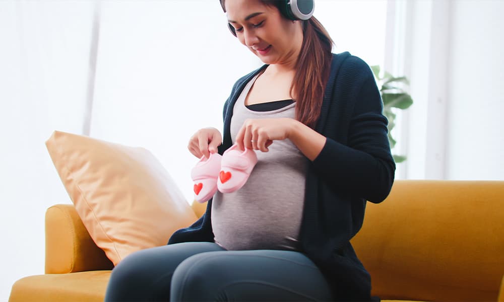 Helpful tips and guidance to prepare for a safe and smooth normal delivery during the 9th month of pregnancy.